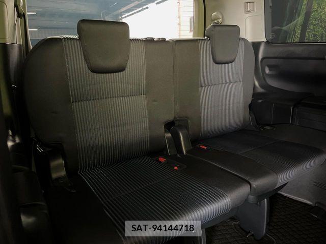 Toyota VOXY 2015-12 6684070-7