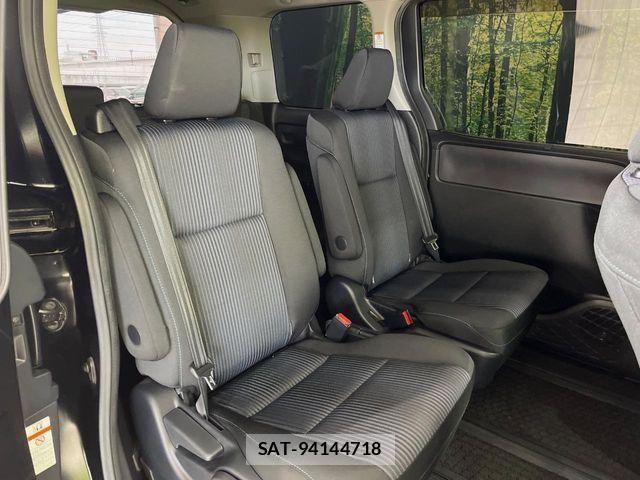 Toyota VOXY 2015-12 6684070-8