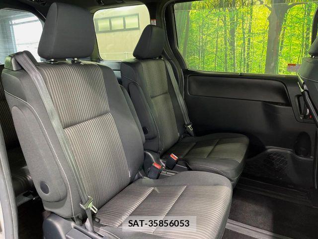 Toyota VOXY 2018-10 6684069-7