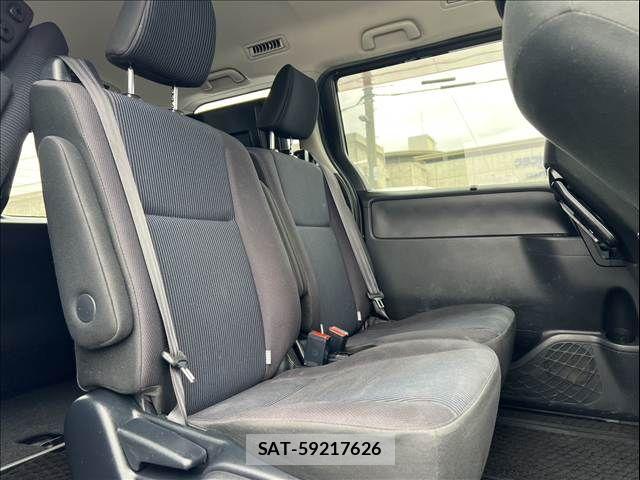 Toyota VOXY 2018-07 6691339-13