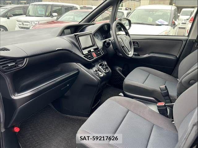 Toyota VOXY 2018-07 6691339-14