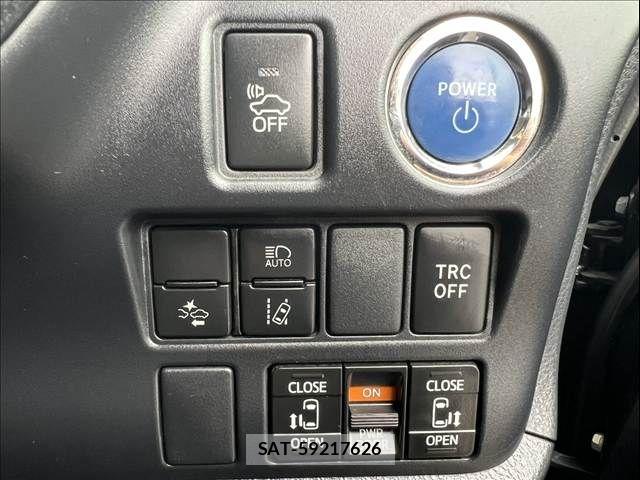Toyota VOXY 2018-07 6691339-25
