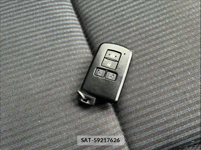 Toyota VOXY 2018-07 6691339-28