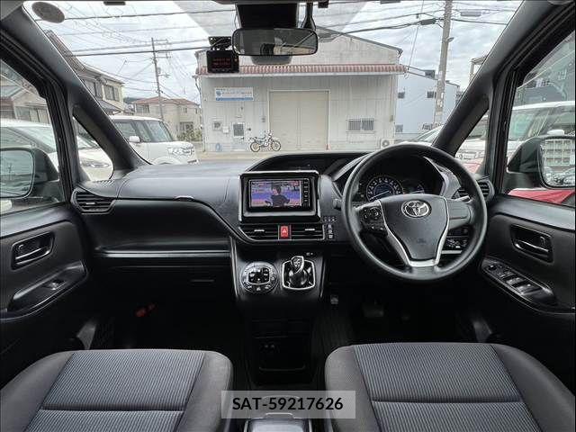 Toyota VOXY 2018-07 6691339-2