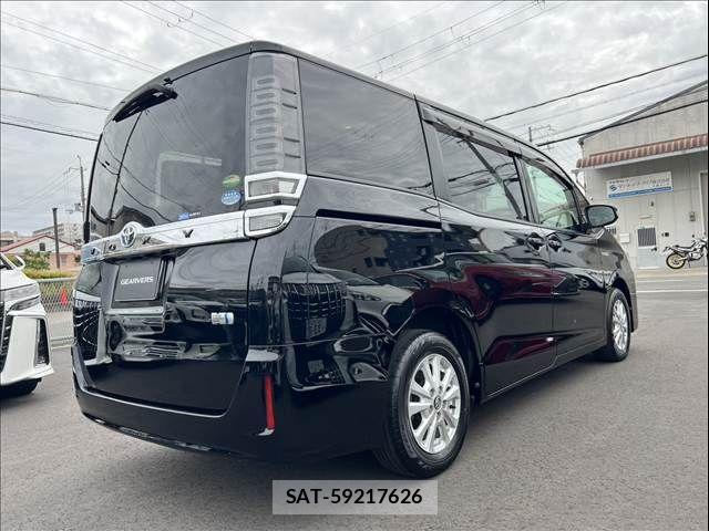 Toyota VOXY 2018-07 6691339-7