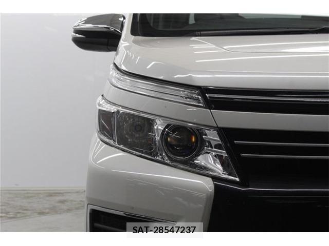 Toyota VOXY 2015-11 6691340-11