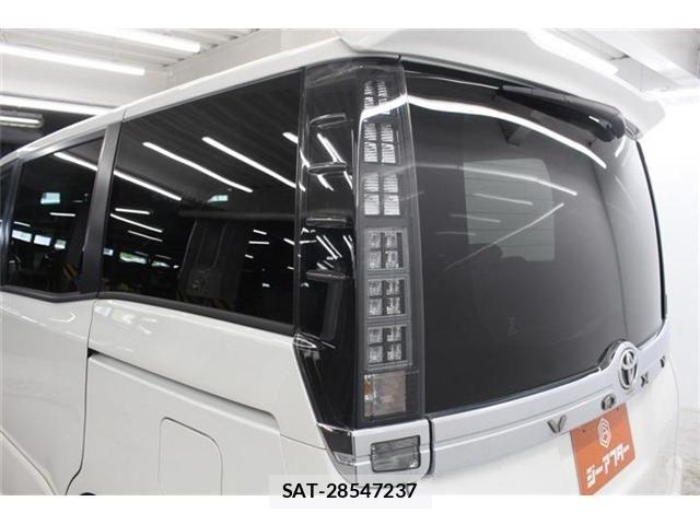 Toyota VOXY 2015-11 6691340-17