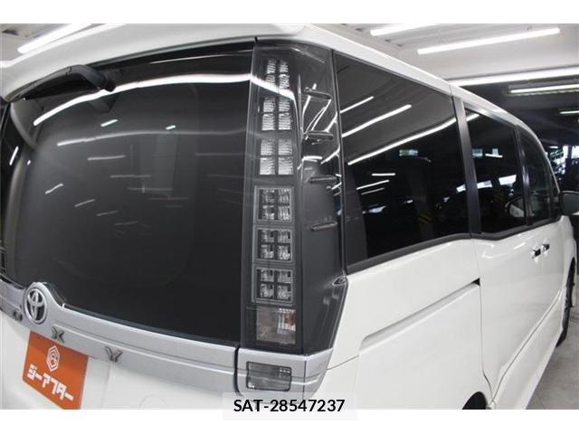 Toyota VOXY 2015-11 6691340-18