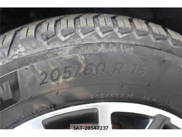 Toyota VOXY 2015-11 6691340-21