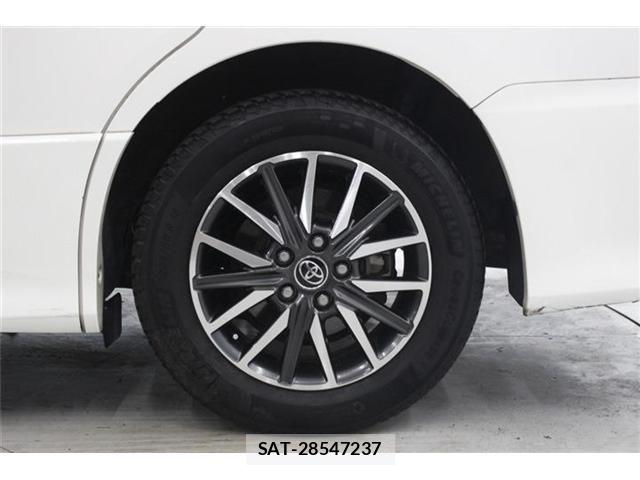 Toyota VOXY 2015-11 6691340-24