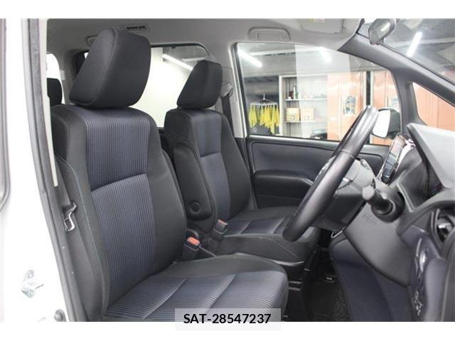 Toyota VOXY 2015-11 6691340-26
