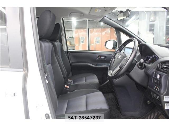Toyota VOXY 2015-11 6691340-28