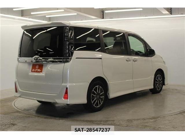 Toyota VOXY 2015-11 6691340-4