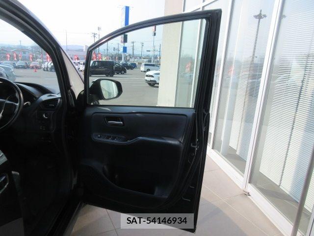 Toyota VOXY 2015-04 6717727-11