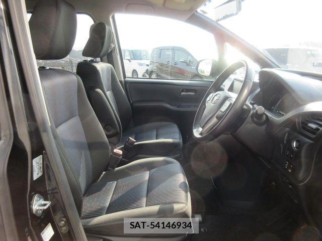 Toyota VOXY 2015-04 6717727-12