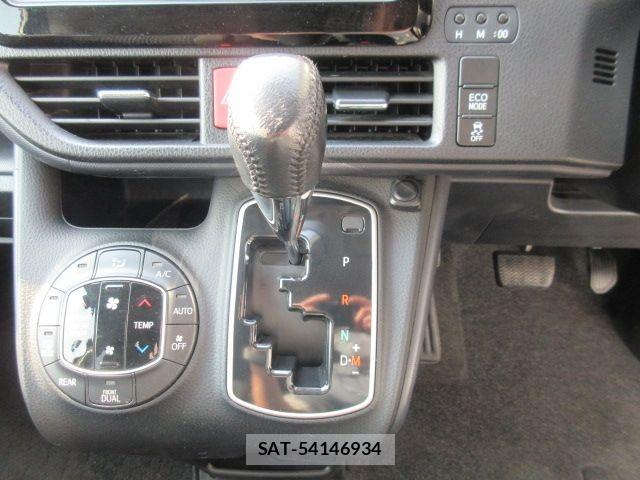 Toyota VOXY 2015-04 6717727-15