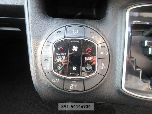 Toyota VOXY 2015-04 6717727-16