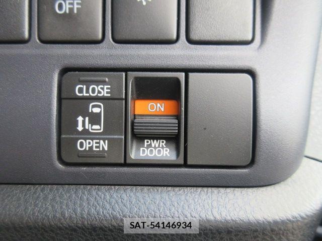 Toyota VOXY 2015-04 6717727-20