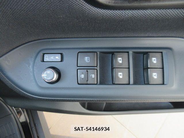 Toyota VOXY 2015-04 6717727-21