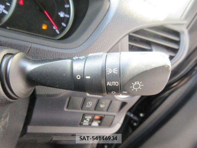 Toyota VOXY 2015-04 6717727-23