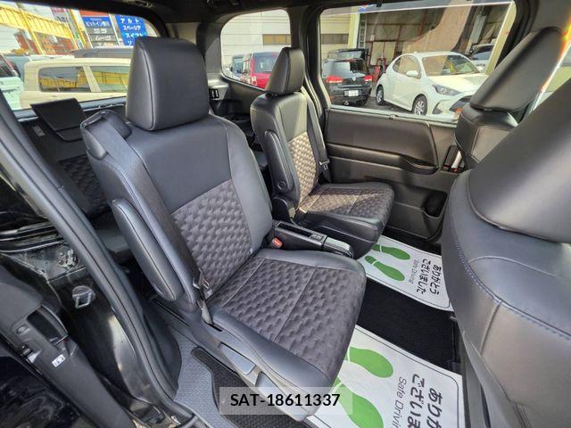 Toyota VOXY 2023-02 6717707-11