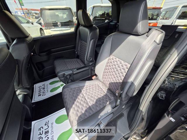 Toyota VOXY 2023-02 6717707-12