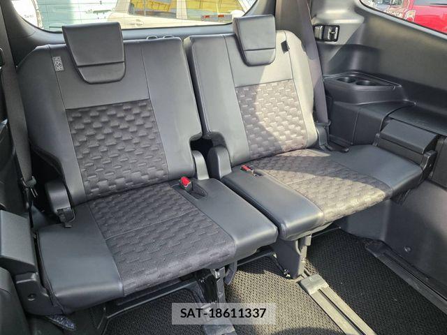 Toyota VOXY 2023-02 6717707-13