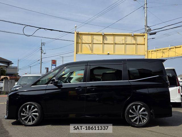 Toyota VOXY 2023-02 6717707-3