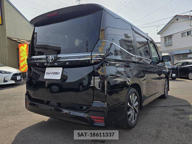 Toyota VOXY 2023-02 6717707-5