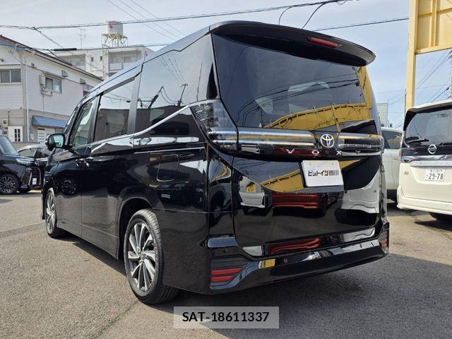 Toyota VOXY 2023-02 6717707-6