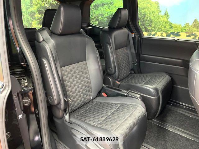 Toyota VOXY 2022-03 6717697-10