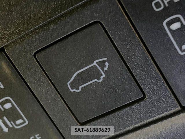 Toyota VOXY 2022-03 6717697-5