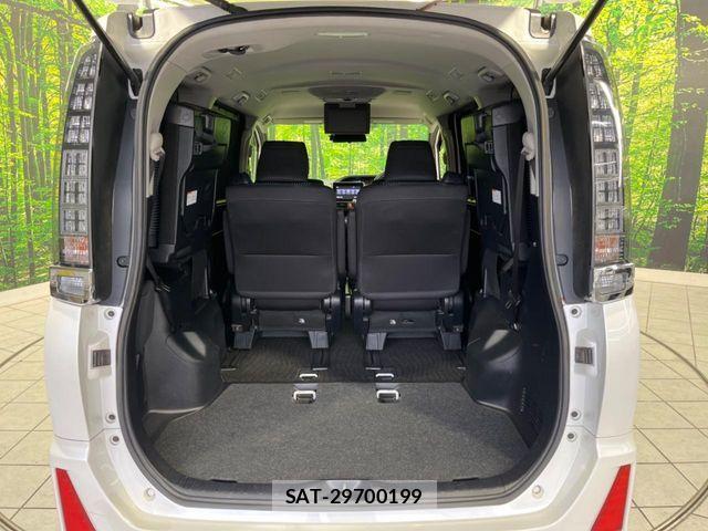 Toyota VOXY 2015-07 6717715-10