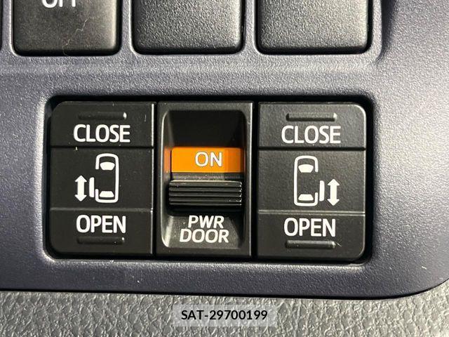 Toyota VOXY 2015-07 6717715-2