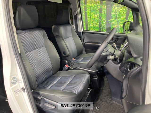 Toyota VOXY 2015-07 6717715-7