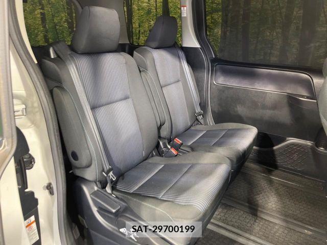 Toyota VOXY 2015-07 6717715-8
