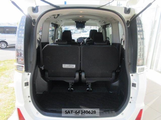Toyota VOXY 2017-01 6717723-9