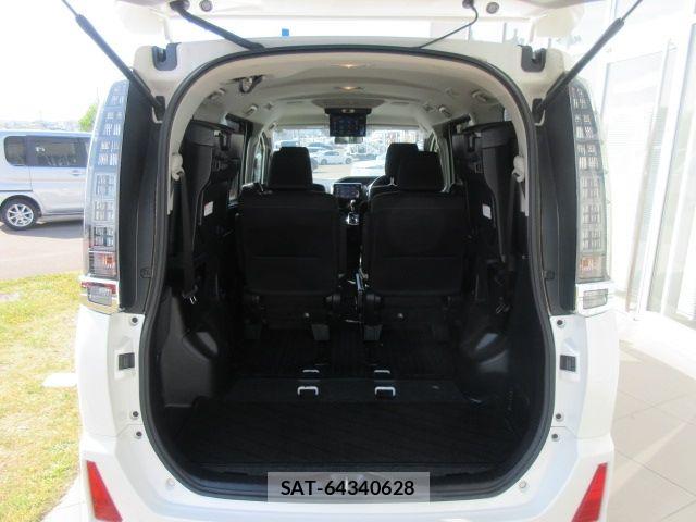 Toyota VOXY 2017-01 6717723-10