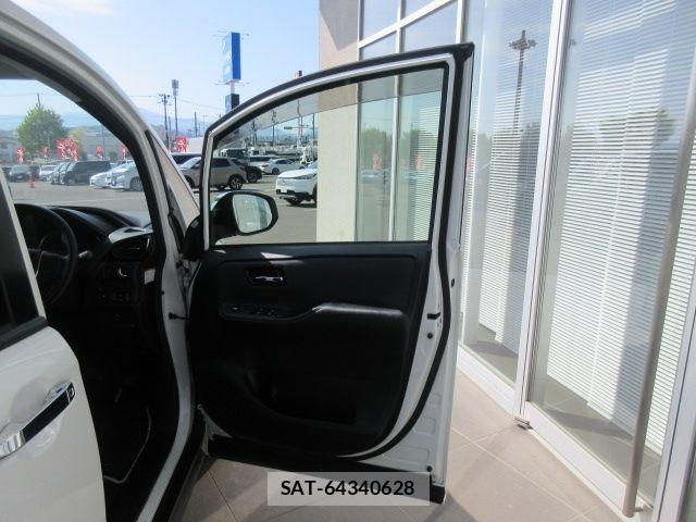 Toyota VOXY 2017-01 6717723-11