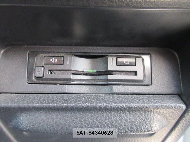 Toyota VOXY 2017-01 6717723-18