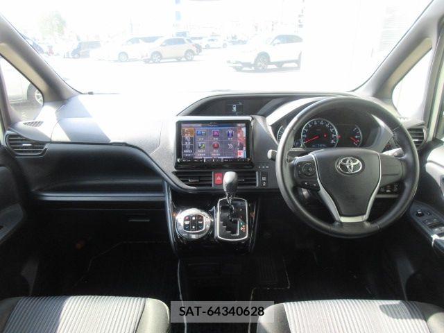 Toyota VOXY 2017-01 6717723-1