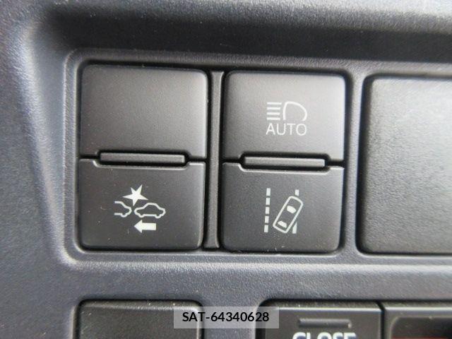 Toyota VOXY 2017-01 6717723-21