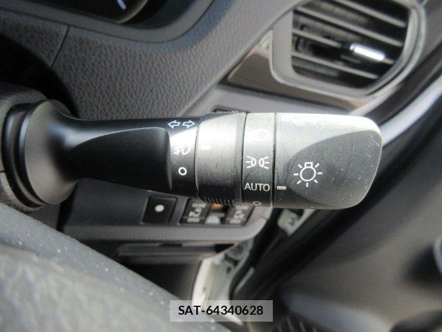 Toyota VOXY 2017-01 6717723-24