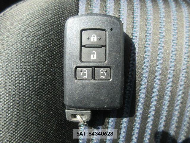 Toyota VOXY 2017-01 6717723-26