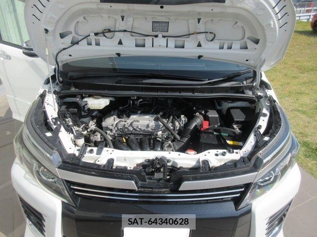 Toyota VOXY 2017-01 6717723-28