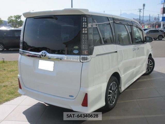 Toyota VOXY 2017-01 6717723-2