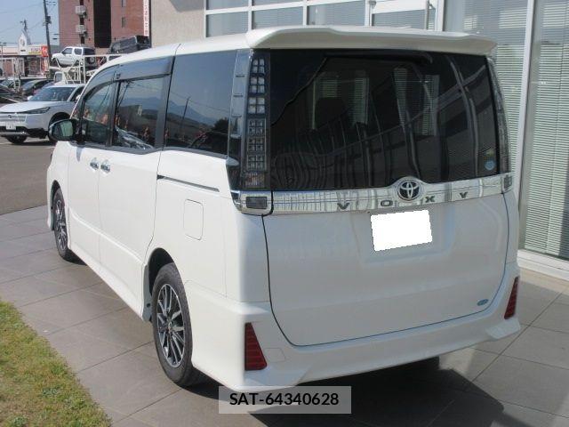 Toyota VOXY 2017-01 6717723-4