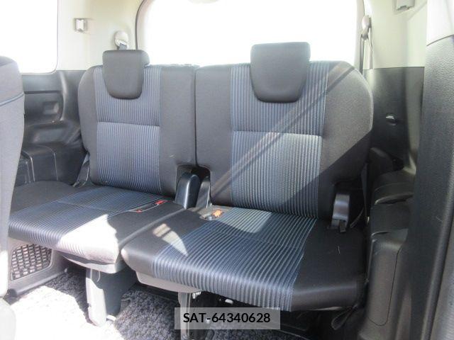 Toyota VOXY 2017-01 6717723-7