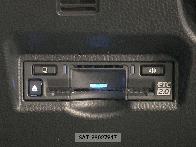 Toyota VOXY 2022-04 6717699-6