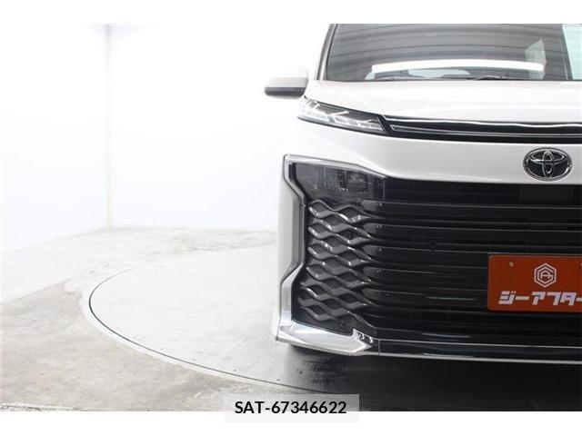 Toyota VOXY 2022-04 6717710-10